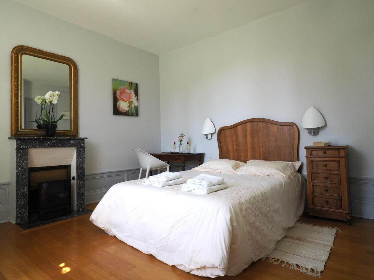 Le Jardin Des Lys - Chambre D'Hote Ou Appartement Ла-Рош-Позе Екстер'єр фото
